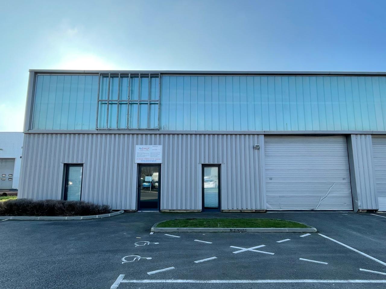 Local d'activité Bouaye 334m² Location local d'activité Bouaye Loire-Atlantique OLACT2428224 1